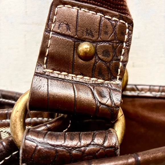 ❗️CLEARANCE ❗️Alphabet Shoulder Bag - Picture 6 of 9